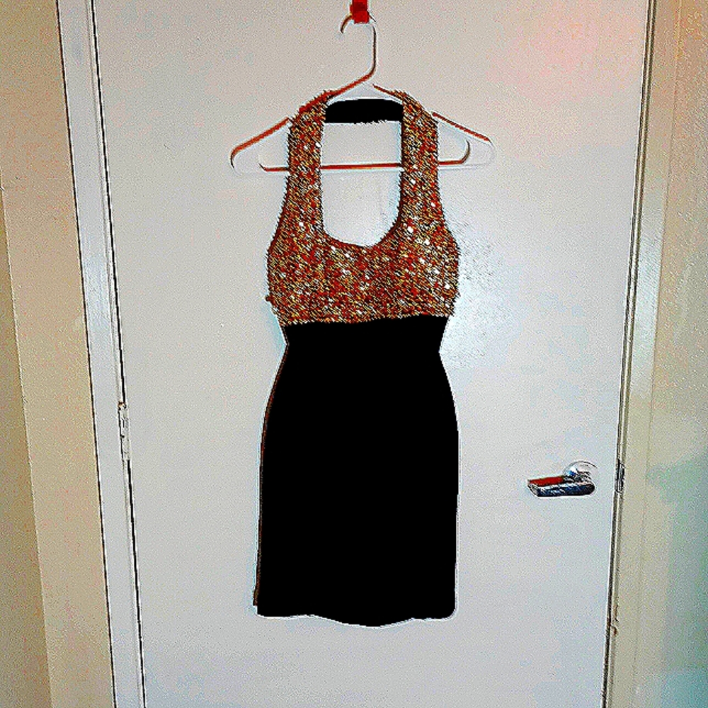 VINTAGE KNIT DRESS WITH SEQUINED AND FAUX PEARL BODICE SIZE SMALL MADE IN HONG